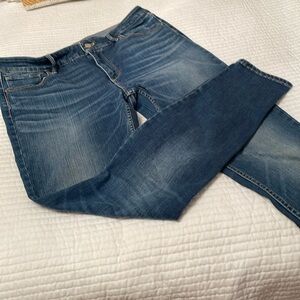 White House Black Market medium blue distressed stretch skinny jeans NWOT